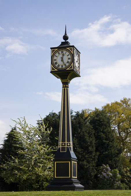 Author David Abbishaw
Clock - Magnet Roundabout
