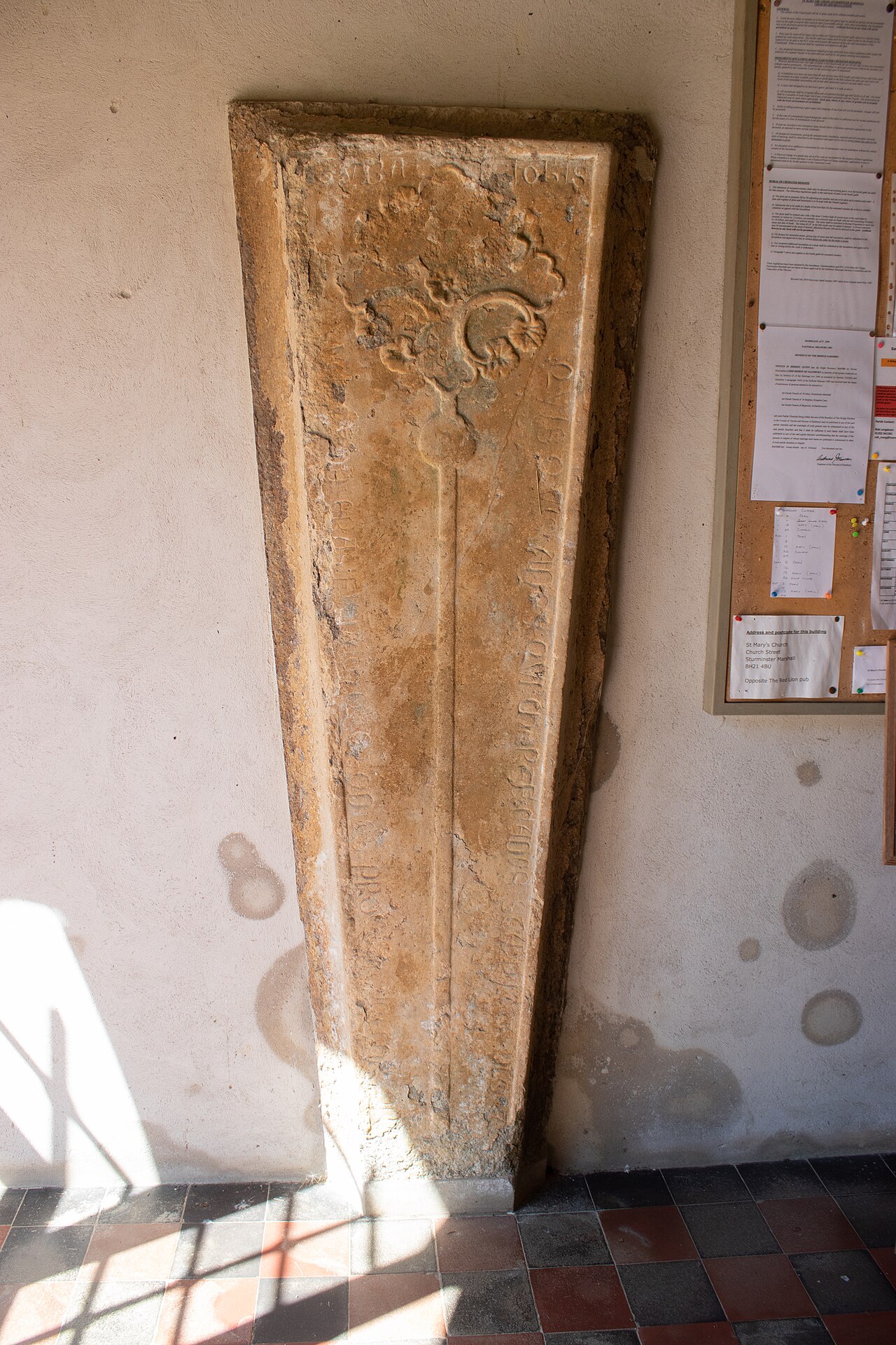 Coffin lid with foliated cross, early 14th century. The inscription reads QUISQUIS ADES QUI MORTE CADES, STA, PERLEGE, PLORA. SUM QUOD ERIS, FUERAM QUOD ES. PRO ME PREDOR, ORA.