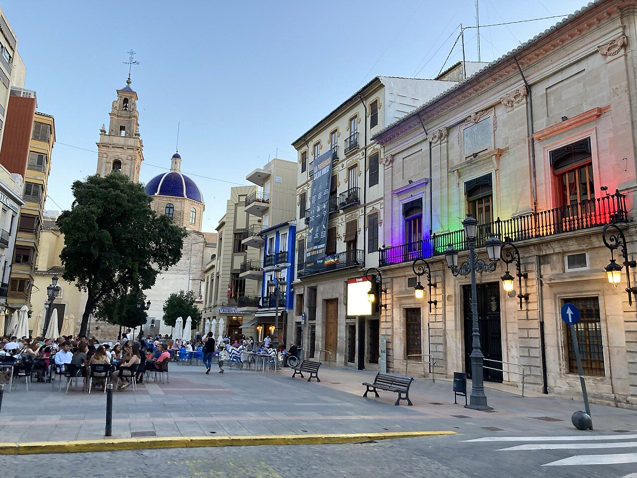 La Plaza del Ayuntamiento de Sueca una tarde de verano