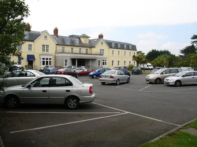 Marine Hotel, Sutton Cross