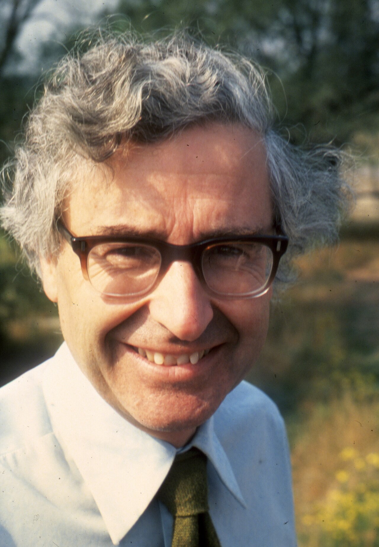 Catalog Number: Hewish Antony B2
middle age, full face, at Mullard Radio Astronomy Observatory (MRAO) Cambridge, United Kingdom, August 18, 1976. Scanned June 14, 2012 from the John Irwin Slide Collection No. 449-13. Credit: AIP Emilio Segre Visual Archives, John Irwin Slide Collection