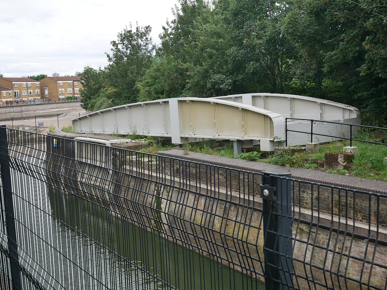 Part of the Grade II listed lock and swing bridge on the Broadwater Estate in Thamesmead.


This is a photo of listed building number 1213695.