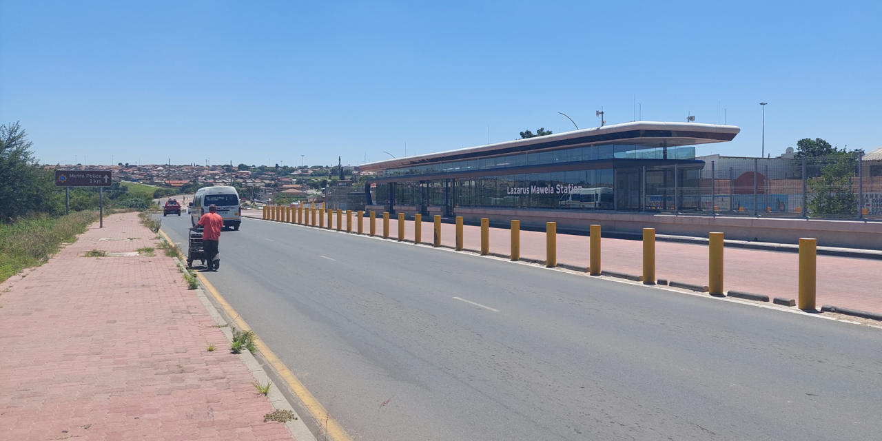Thembisa main road near Lazarus Mawela Station, Thiteng, Thembisa