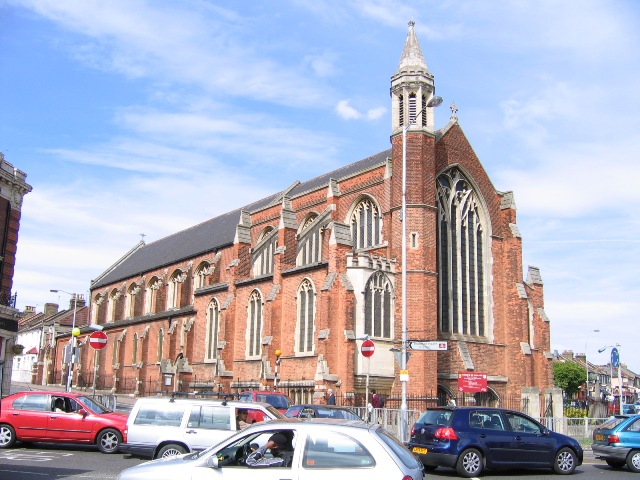 St Alban's church, Grange Road. Anglican church, listed grade II. The first church designed by the late Victorian architect Sir Ninian Comper. It is situated on the busy junction of Grange Road and the High Street.