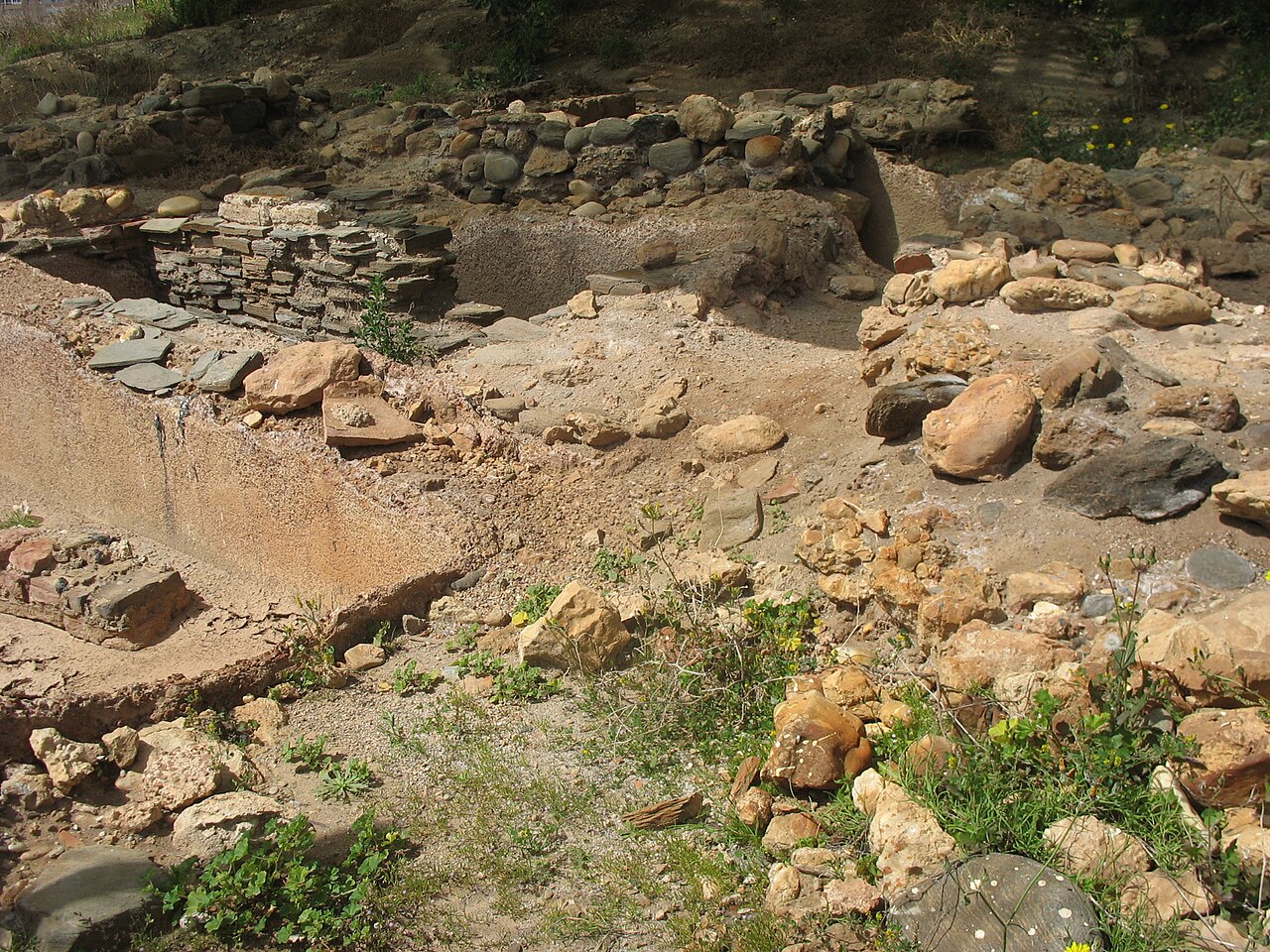 Factoría de garum. Conjunto arqueológico El Faro: factoría de salazones y necrópolis. Torrox (Málaga, España),