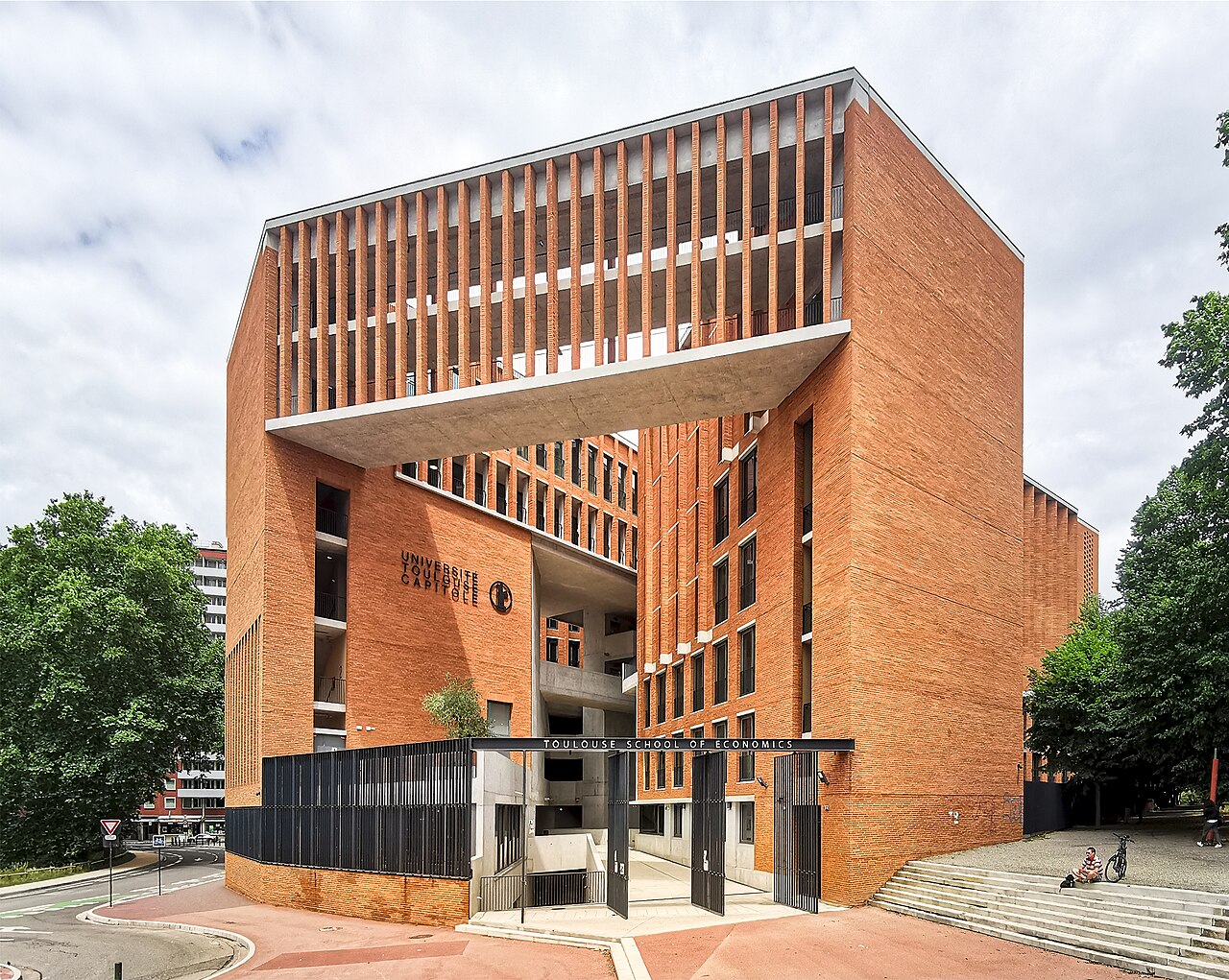 New headquarters of the Toulouse School of Economics, rue de la Boule.