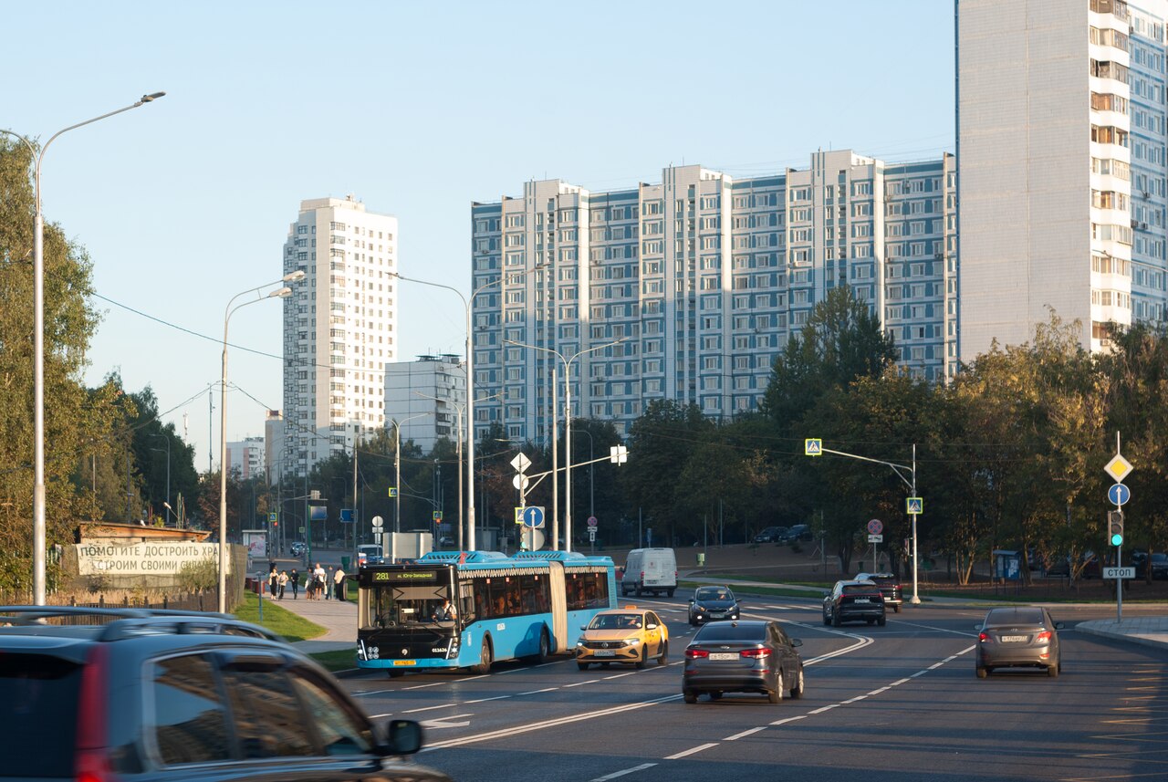 Moscow bus 011626 at Tyoply Stan Street Line 281