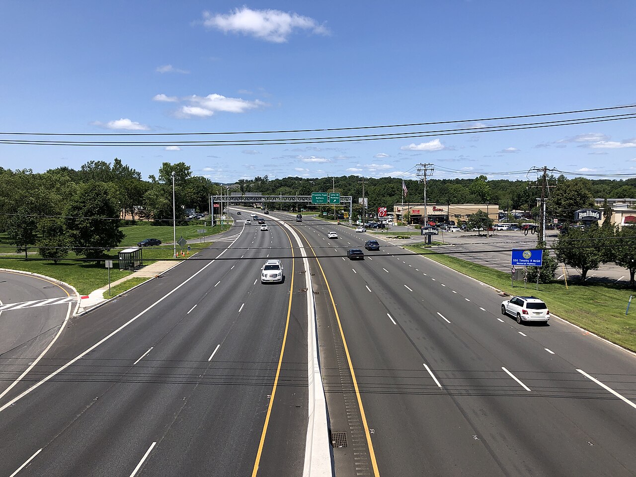 View north along New Jersey State Route 17 from the overpass for Bergen County Route 81 (East Crescent Avenue) in Upper Saddle River, Bergen County, New Jersey
