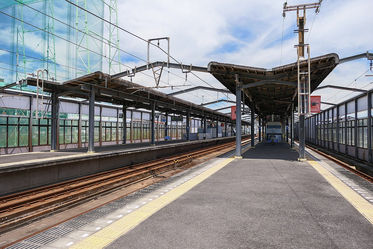 JR Shikoku Utazu station premises (platforms)