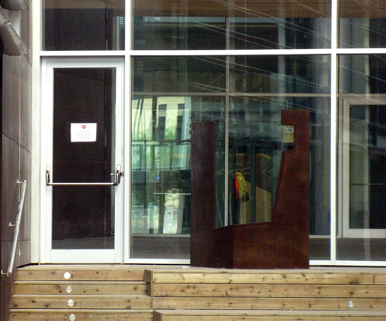 This is a photo of public art indexed in the cataloge Art Públic of Barcelona (Spain) under the code number