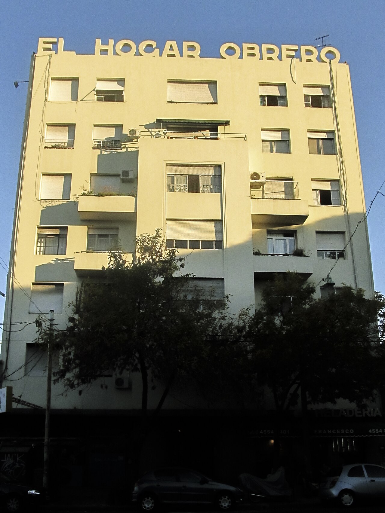 El Hogar Obrero Villa Ortúzar. Av. Álvarez Thomas 1320.