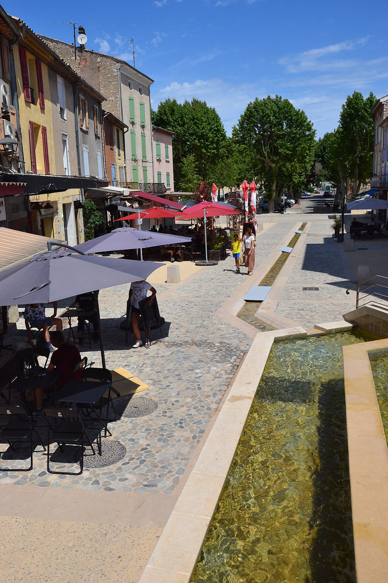 Esplanade le Cours, Vinon-sur-Verdon, dept. Var, France