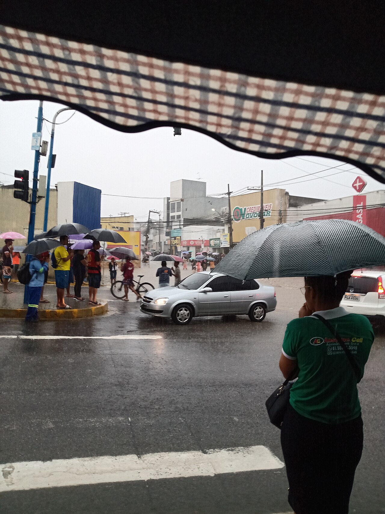 Inundação que tomou conta do centro comercial da Vitória de Santo Antão