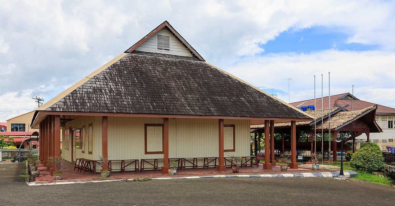 Semporna, Sabah: Galeri Warisan Semporna - the first District Office of Semporna. Today a museum.