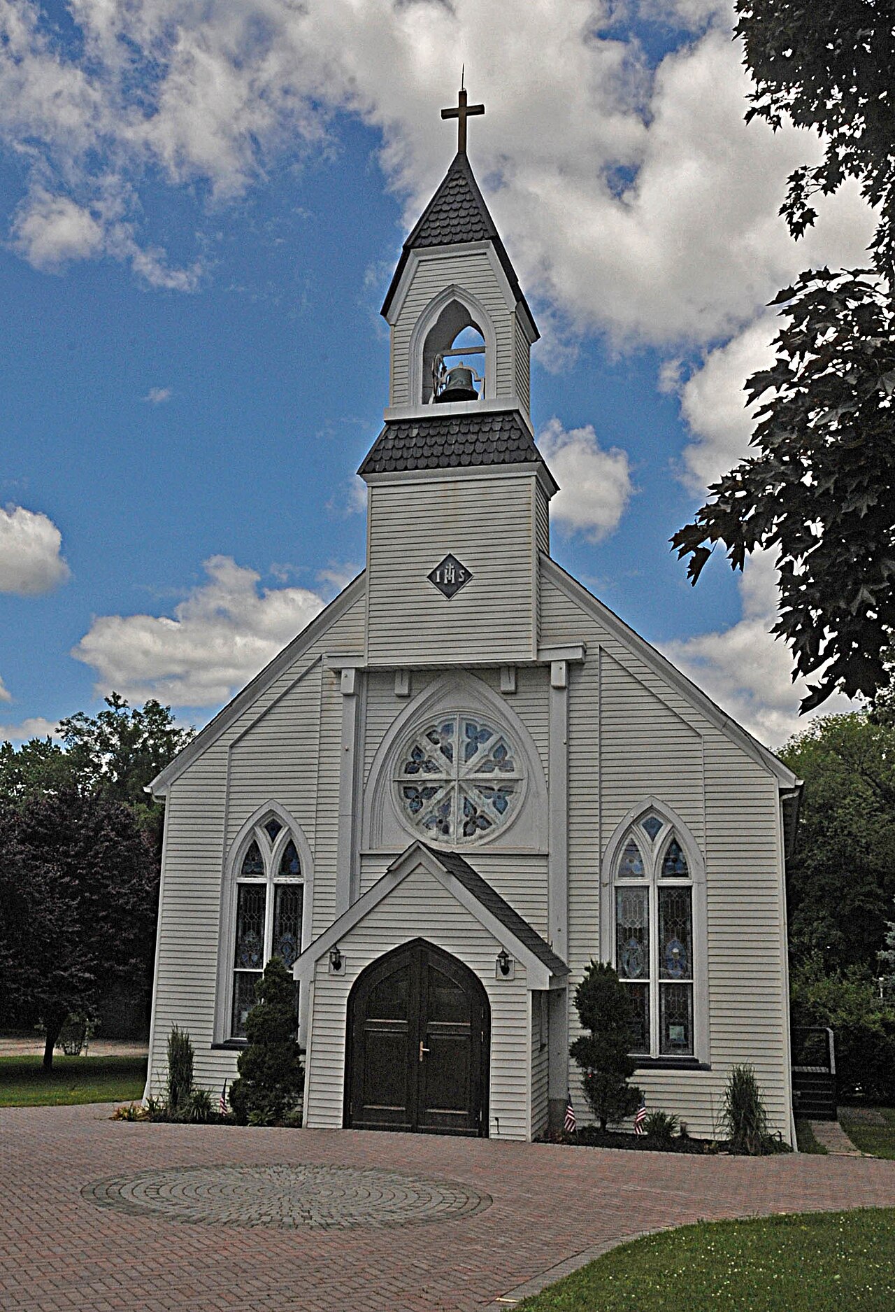 BUILT 1854; CARPENTER GOTHIC STRUCTURE USED AS THE MISSION PARISH OF MADISON AND MORRISTOWN UNTIL 1883.  OLDEST STANDING ROMAN CATHOLIC CHAPEL IN MORRIS COUNTY