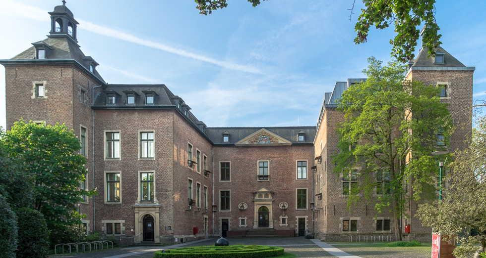 Schloss Neersen, Vorderseite
