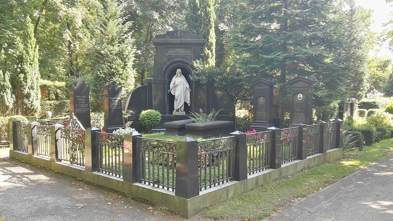 Grab Familie August Schultze auf dem Städtischen Friedhof Wittenau in Berlin-Wittenau