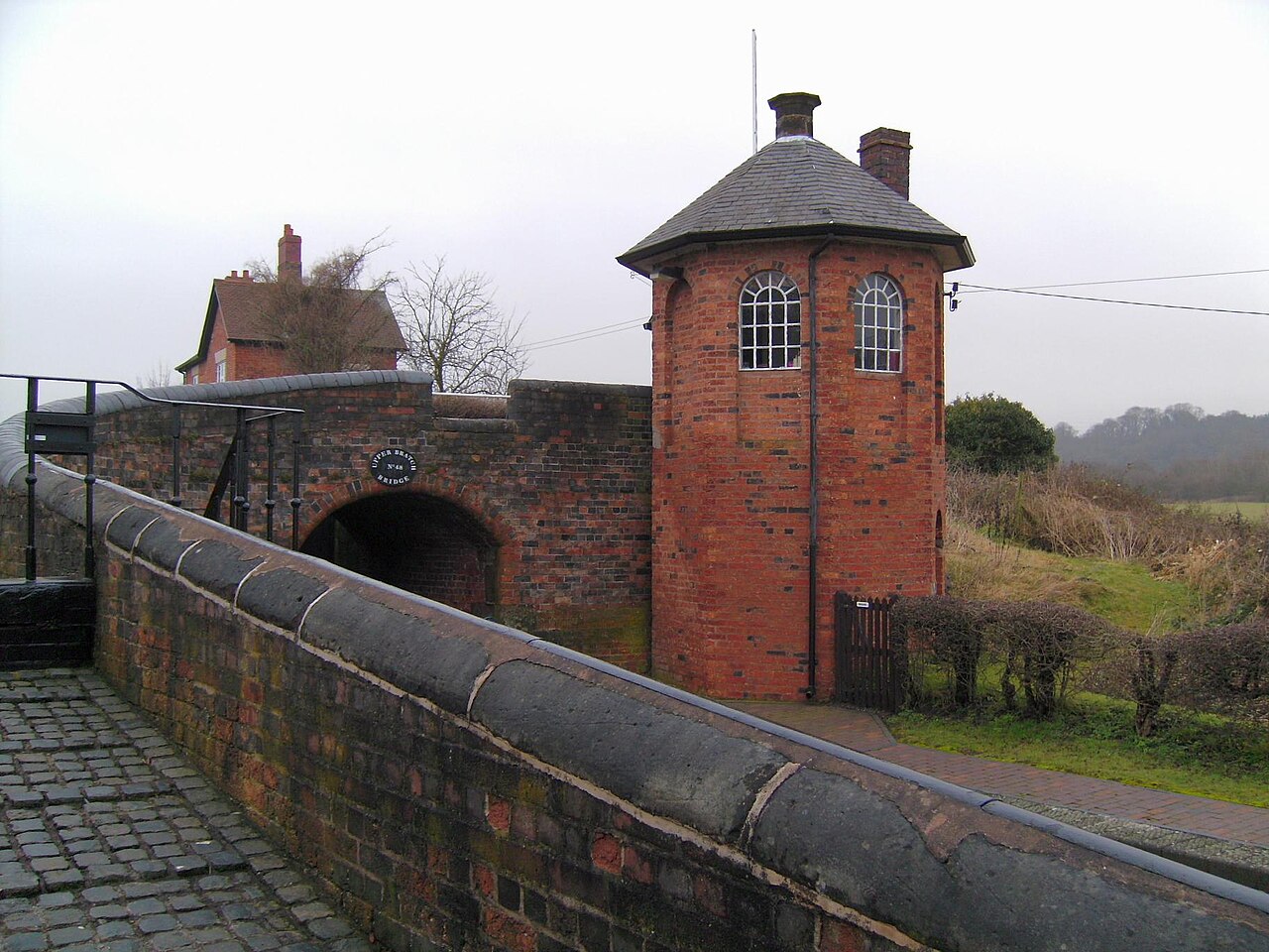 Toll House and upper bridge at the Bratch Locks, Wombourne, South Staffs., UK, on the Staffordshire and Worcestershire Canal
