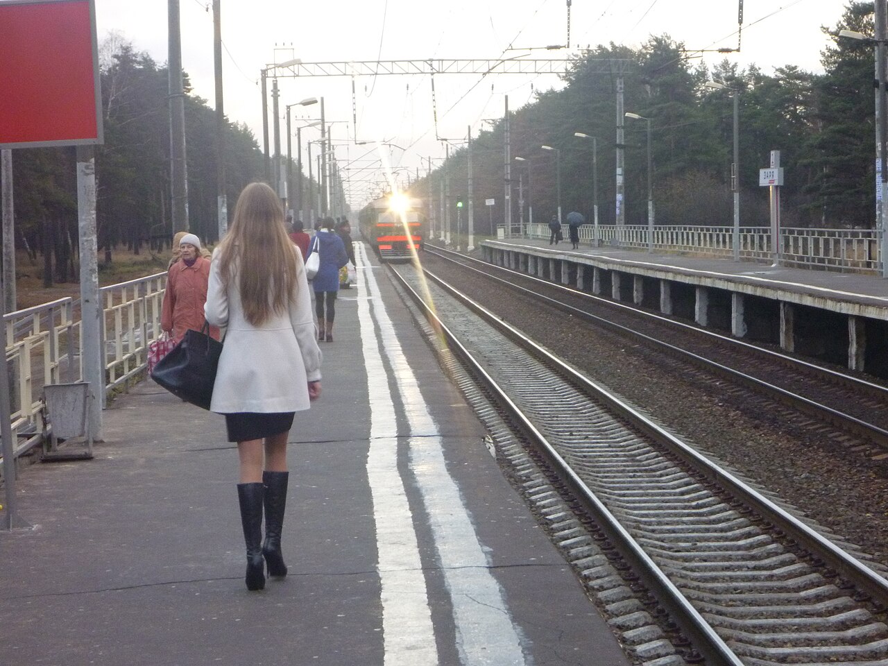 Zarya train station, ER2R (ЭР2Р) local train (elektrichka) to Moscow