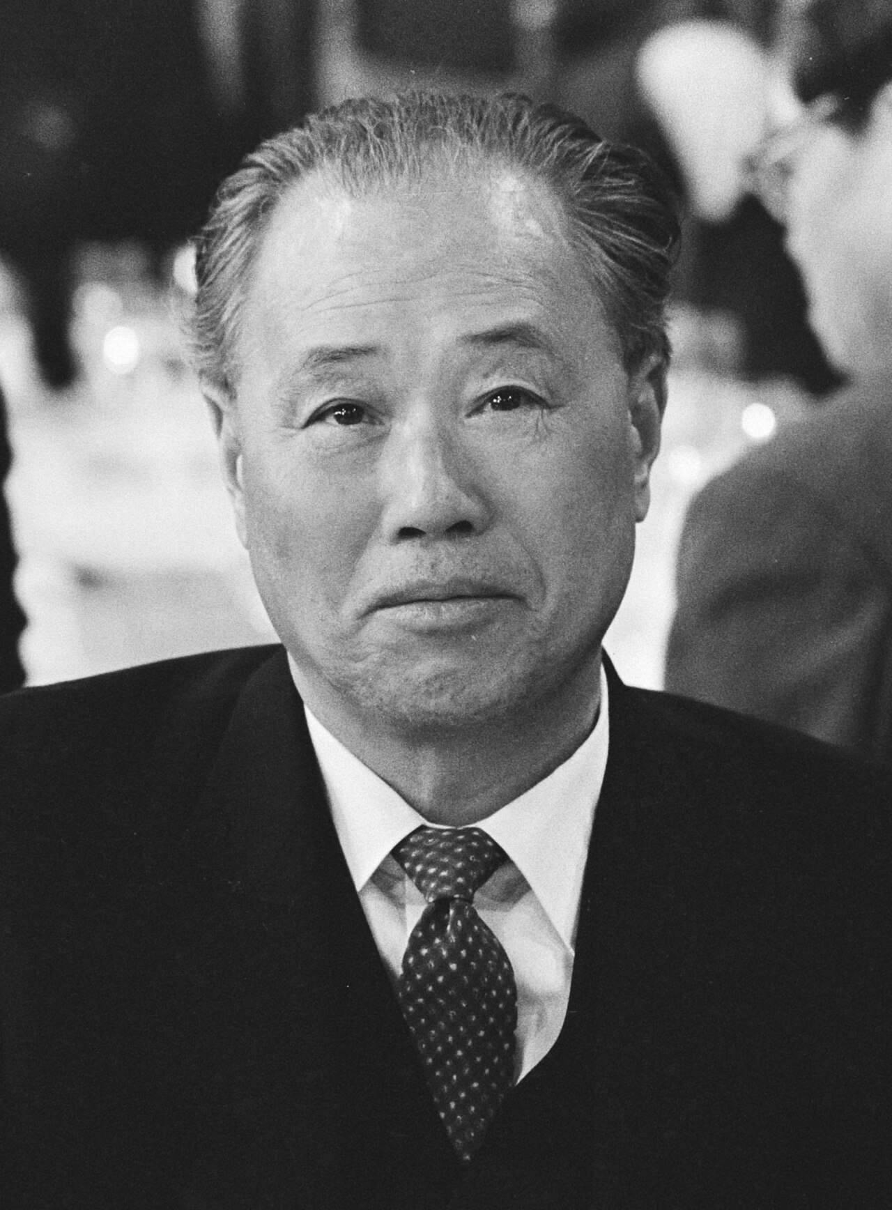Collectie / Archief : Fotocollectie Anefo
Reportage / Serie : [ onbekend ]
Beschrijving : Bezoek Chinese premier Zhao Ziyang , met premier Lubbers tijdens regeringsdiner
Datum : 17 juni 1985
Trefwoorden : bezoeken, premiers
Persoonsnaam : Lubbers, Ruud, Zhao Ziyang
Fotograaf : Bogaerts, Rob / Anefo
Auteursrechthebbende : Nationaal Archief 
Materiaalsoort : Negatief (zwart/wit)
Nummer archiefinventaris : bekijk toegang 2.24.01.05

Bestanddeelnummer : 933-3563