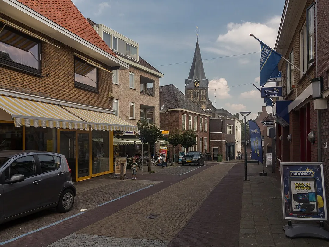 Aalten, church (de Sint Helenakerk) in the street