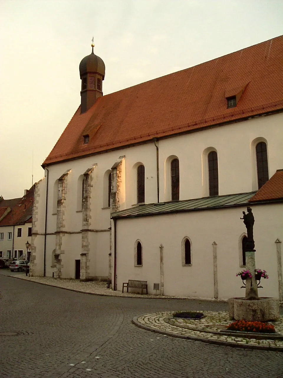 Abensberg - Klosterkirche "Unsere liebe Frau vom Berge Karmel", Juli 2004