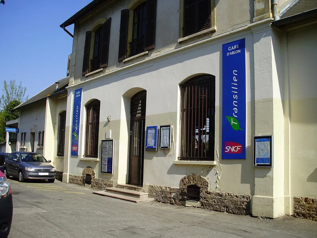 Entrance of Ablon station, in Ablon-sur-Seine, Val-de-Marne, France