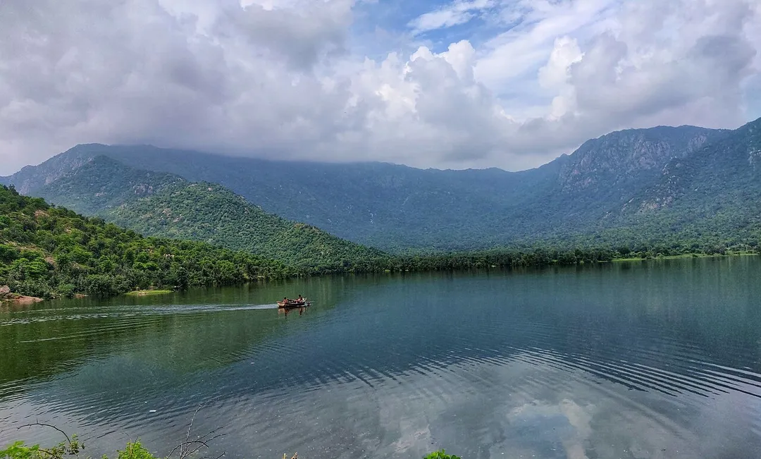 Chandelao Dam is a famous tourist spot near Abu Road in the foothills of Aravalli range