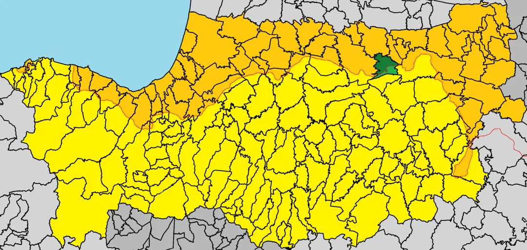 Ayios Dhometios in Nicosia District (de jure).