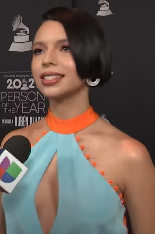 Ángela Aguilar en homenaje a Rubén Blades en los Latin Grammy 2021