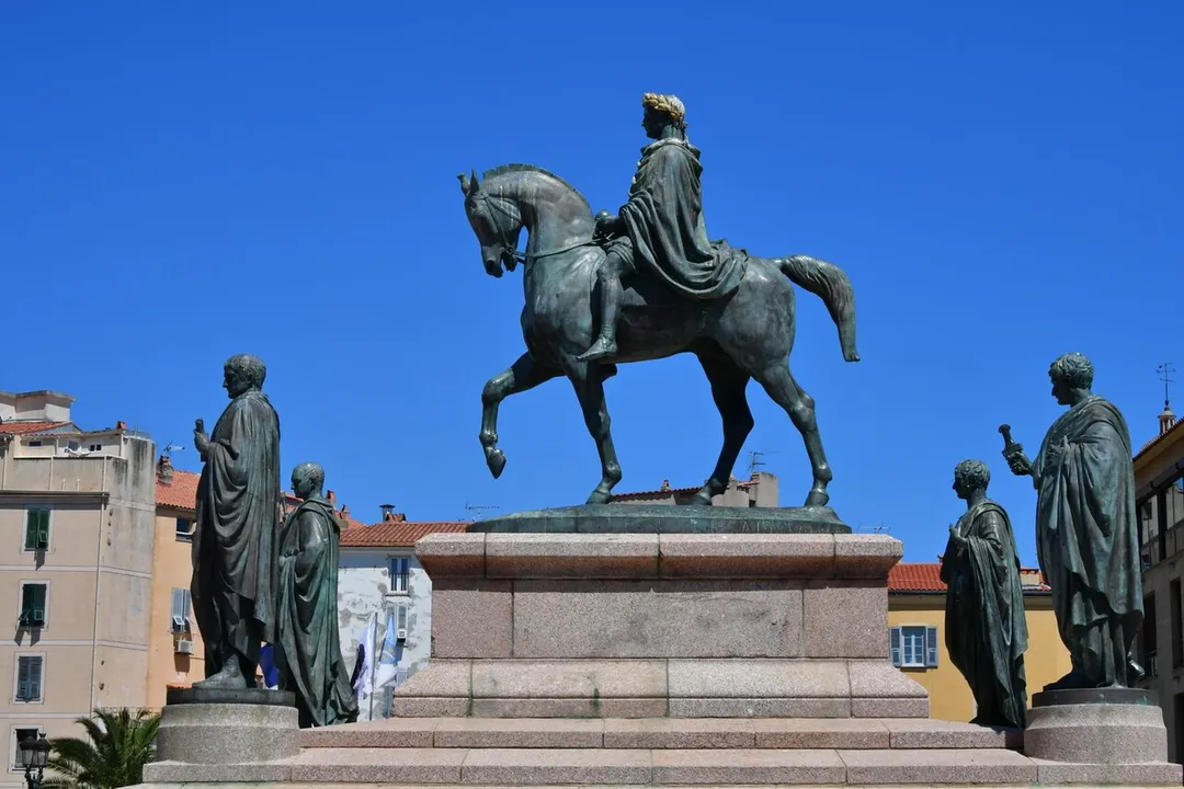 Ajaccio, Place De Gaulle-Statues de Napoléon avec ses quatre frères