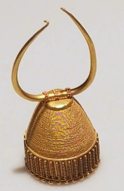 A gold ear or nose ring found at Suruq Al Hadid