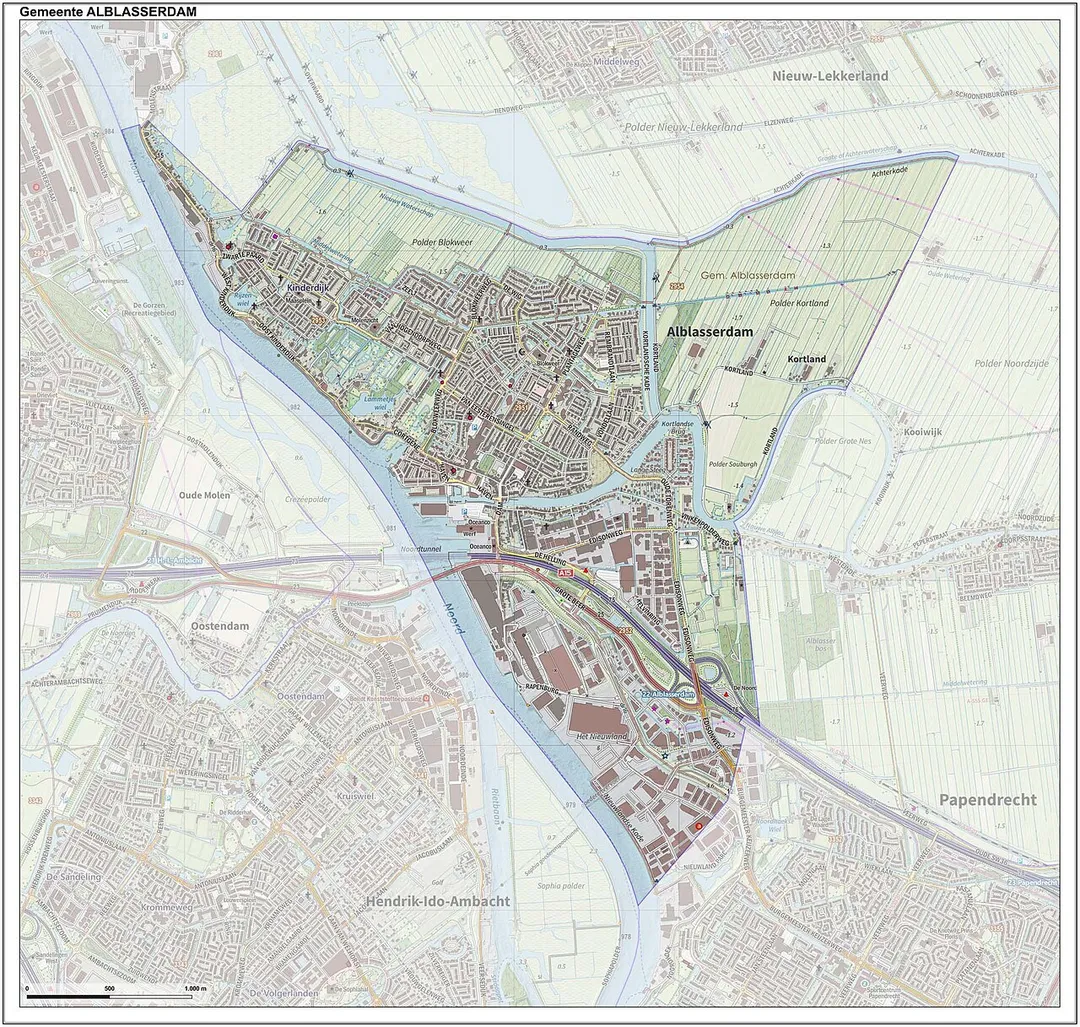Topografische gemeentekaart. Resolutie: 400 pixels/km.
Kaartbeeld samengesteld uit de open geodata van de Top10NL en Top25namen (Kadaster), Creative Commons-BY licentie. Gebouwvlakken uit open geodata BAG extract. Wegen uit de OpenStreetMap, OpenStreetMap community. Reliëfschaduw uit de Actuele Hoogtekaart AHN2.

Samenstelling en kleurenschema: Jan-Willem van Aalst, met QGIS. Zie ook de Legenda.