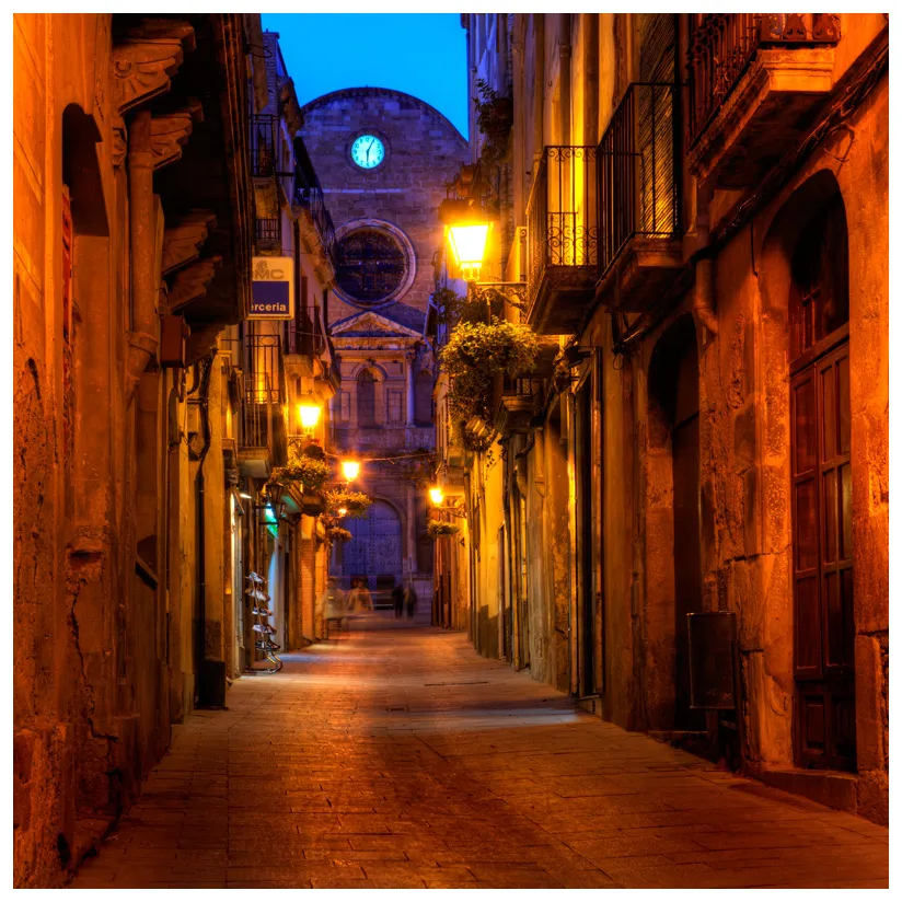 Carrer rec Alcover, amb l'església nova al fons