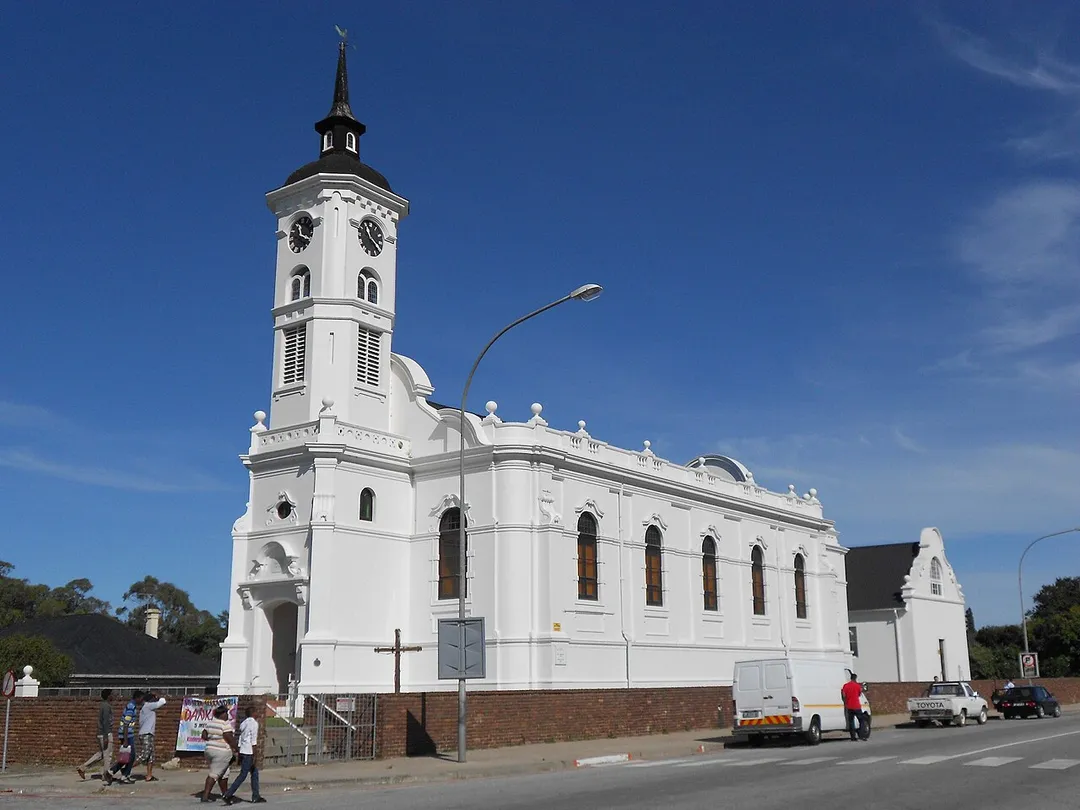 The town was established in the 18th century and was named after the Reverend Alexander Smith.  The Dutch Reformed Church Alexandria was built in 1896.