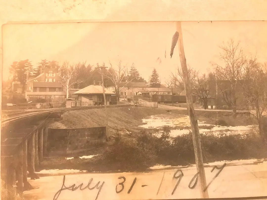 The former Alloway station on the Alloway and Quinton Railroad on July 31, 1907.