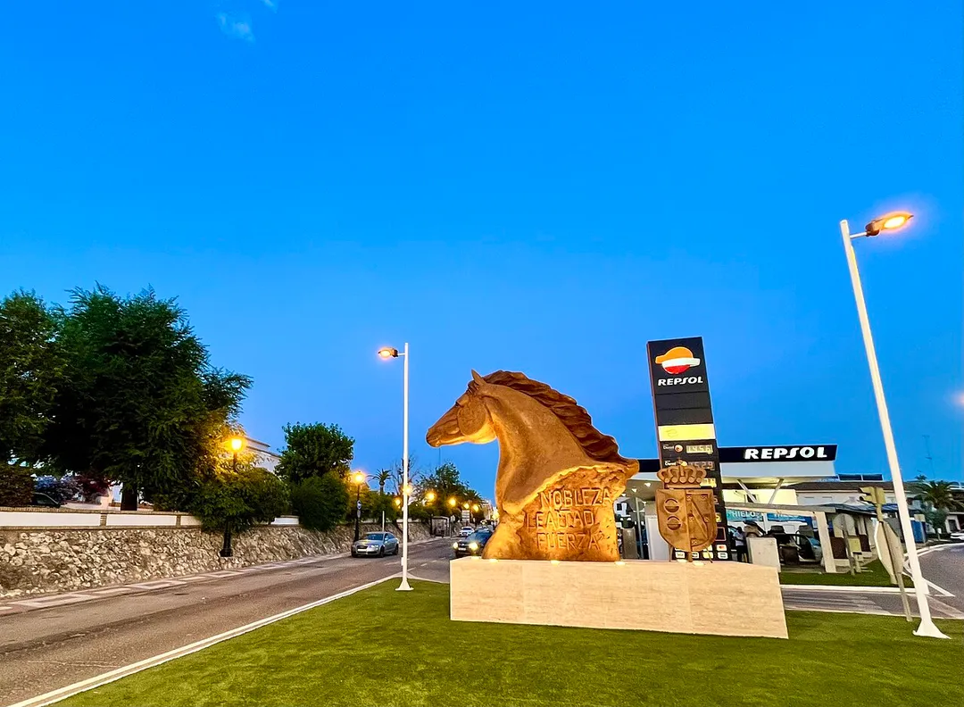 Northwest entrance monument (Almonte)