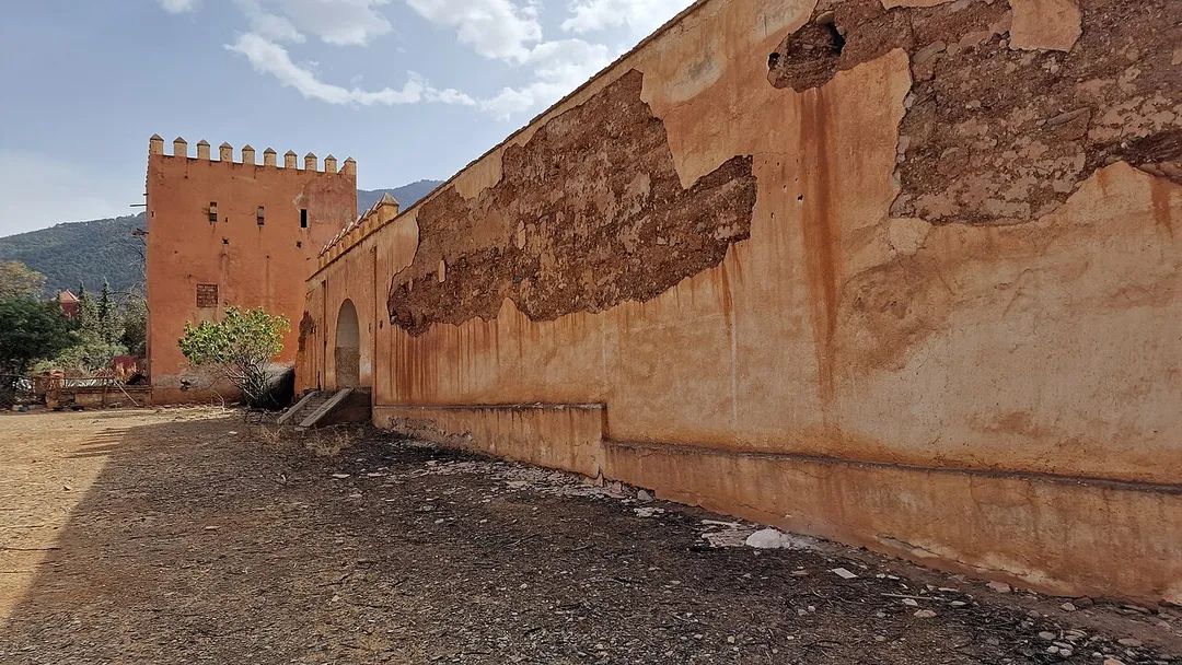 Kasbah Taadroucht is built about 1920 during french colonisation. Taadroucht is situated in the hart of Amizmiz village.