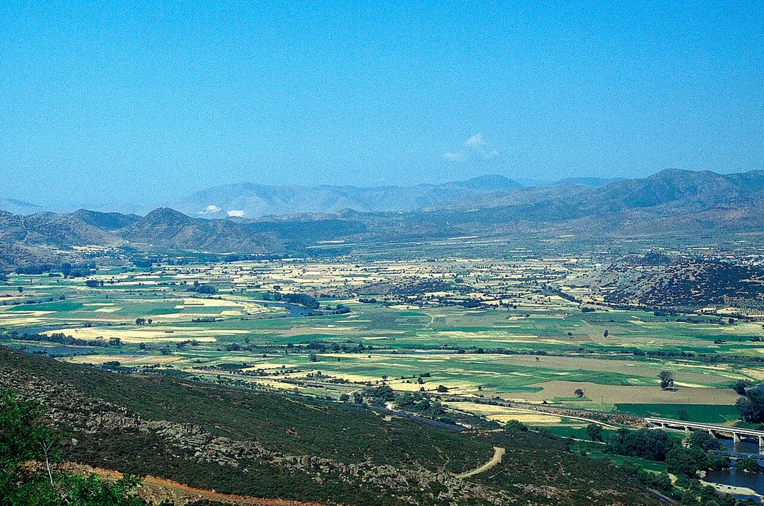 Auffahrt nach Ampelakia: Blick auf die thessalische Ebene