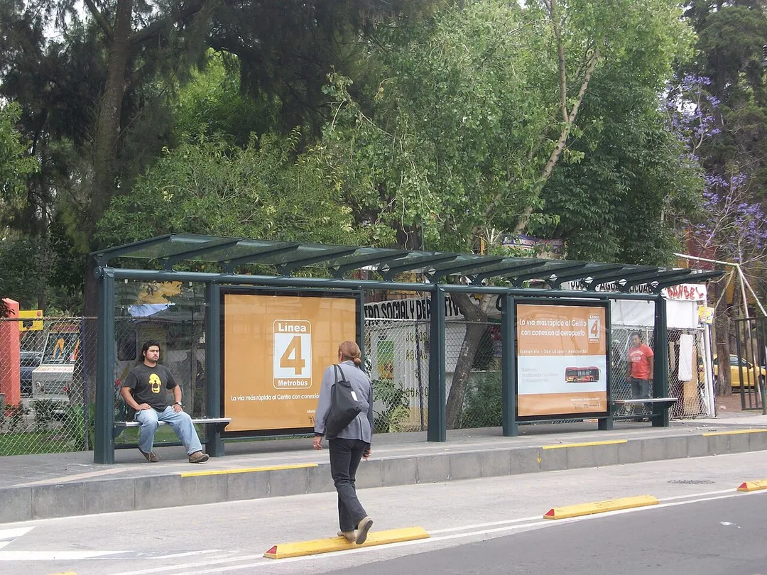 Paradero de la estación Cecilio Robelo