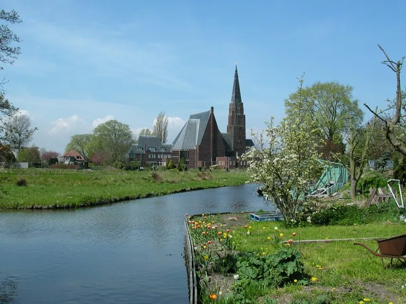 Uitzicht op kerk in Andijk, gemaakt in 2006
View of a church in Andijk, made in 2006