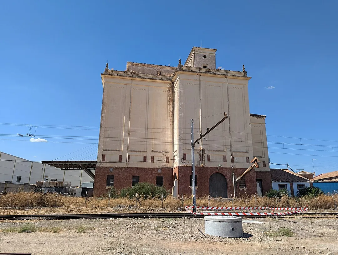 Antiguo silo de la Red Nacional de Silos y Graneros en Andújar (Jaén, España).