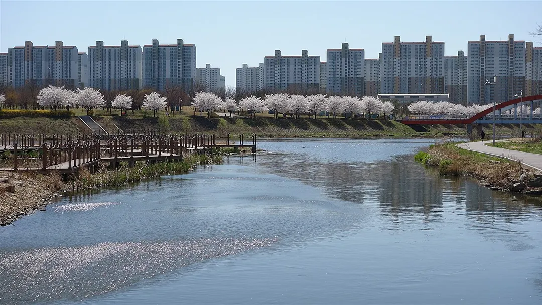 A view of the Ansan canal in the east side of the city, South Korea