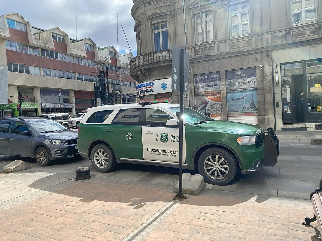 A Carabineros de Chile vehicle parked on Pdte. Julio A. Roca in Punta Arenas