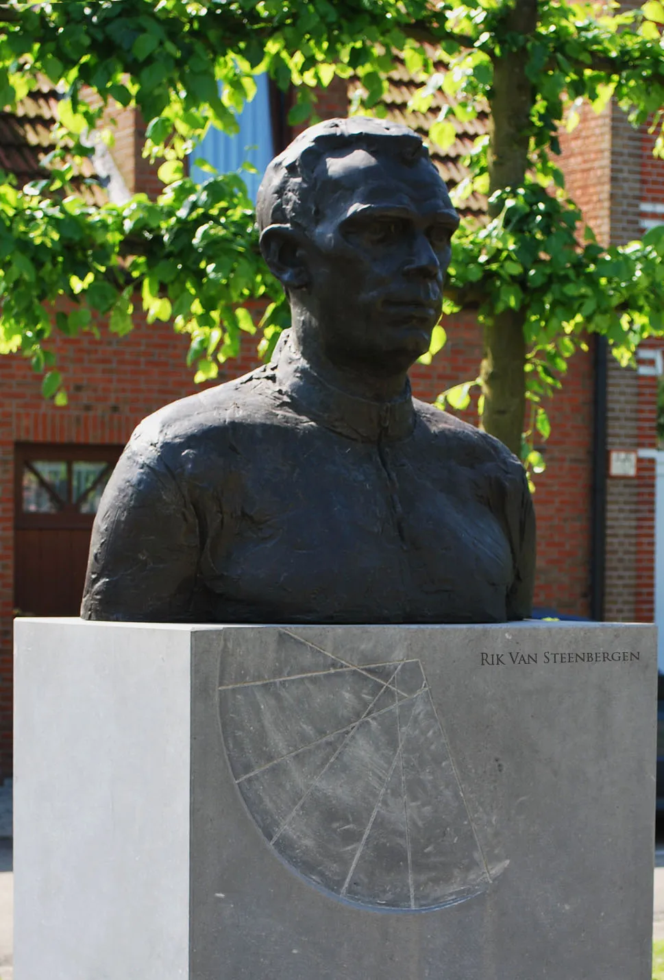 Torso in memory of cyclist Rik Van Steenbergen, created by the Arendonk Academy of Art and officially inaugurated on October 10th, 2004