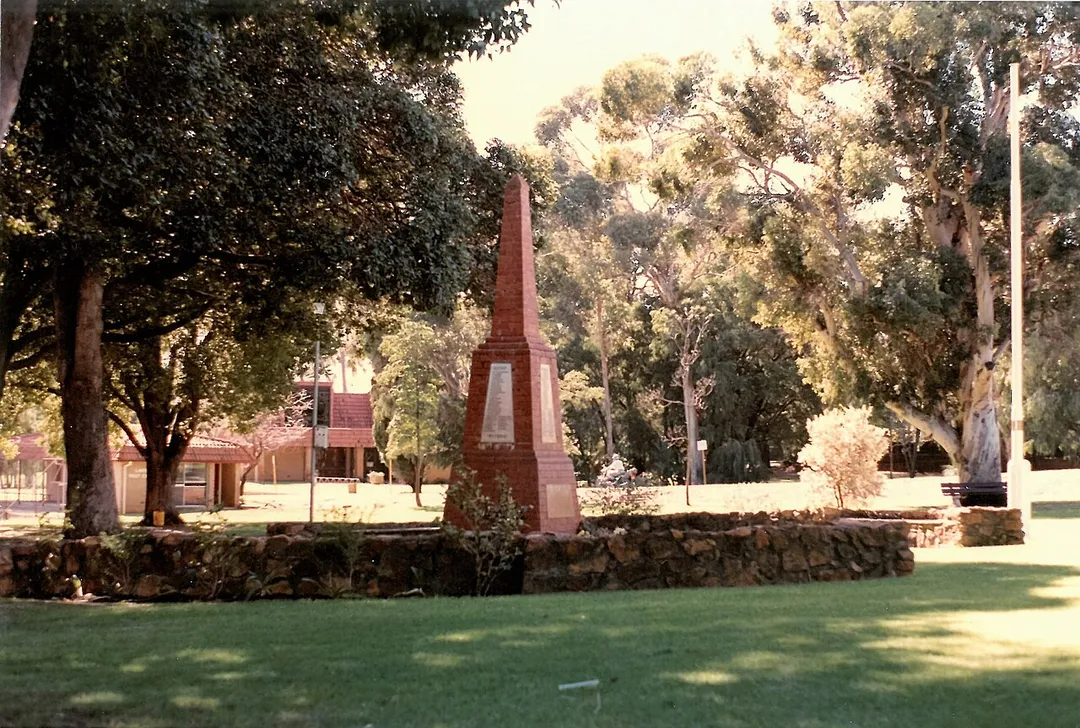 Armadale War Memorial with library in background (1988)