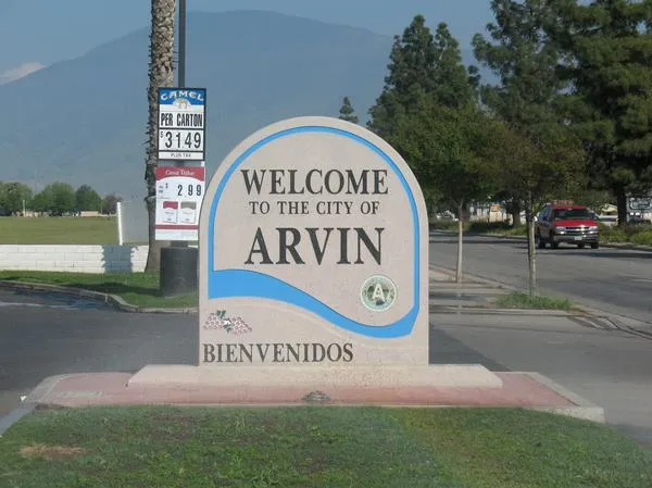 "Welcome to the city of Arvin."  Sign in a convenience store parking lot at the entrance to Arvin, California.