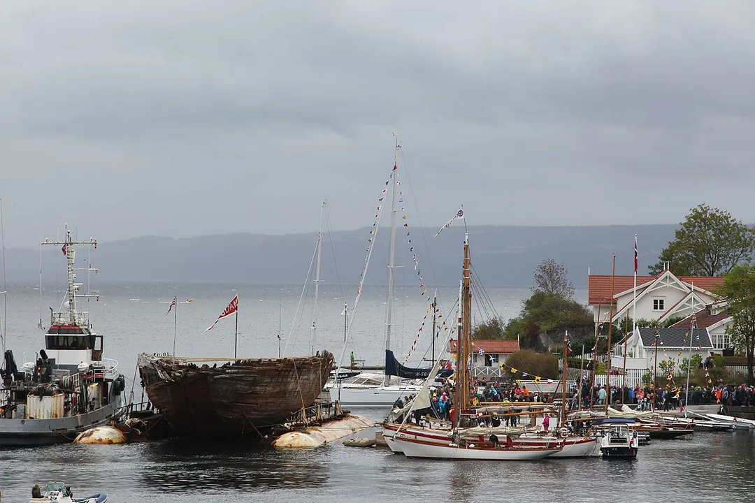 Det var folkefest i Vollen i Asker da polarskuta "Maud" kom tilbake igjen - ved hjelp av Tandberg Polar.