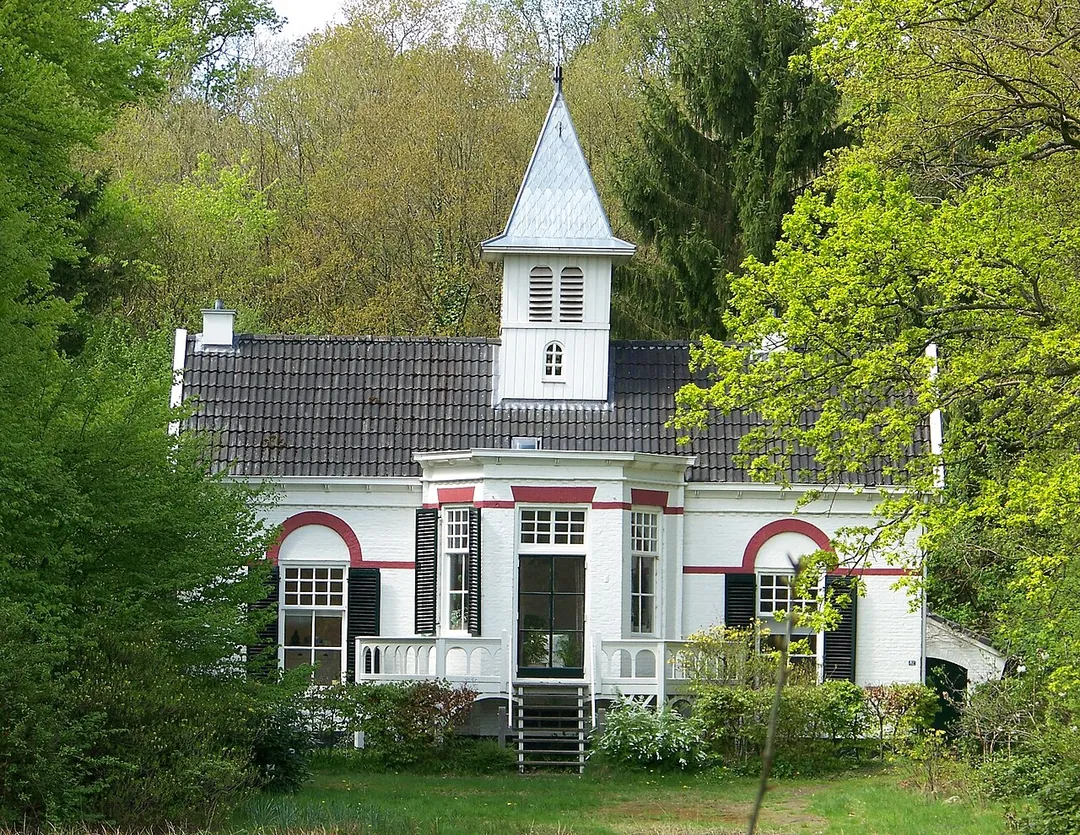 De Eerste Steen aan de Beilerstraat 82 in Assen, is een Rijksmonument.