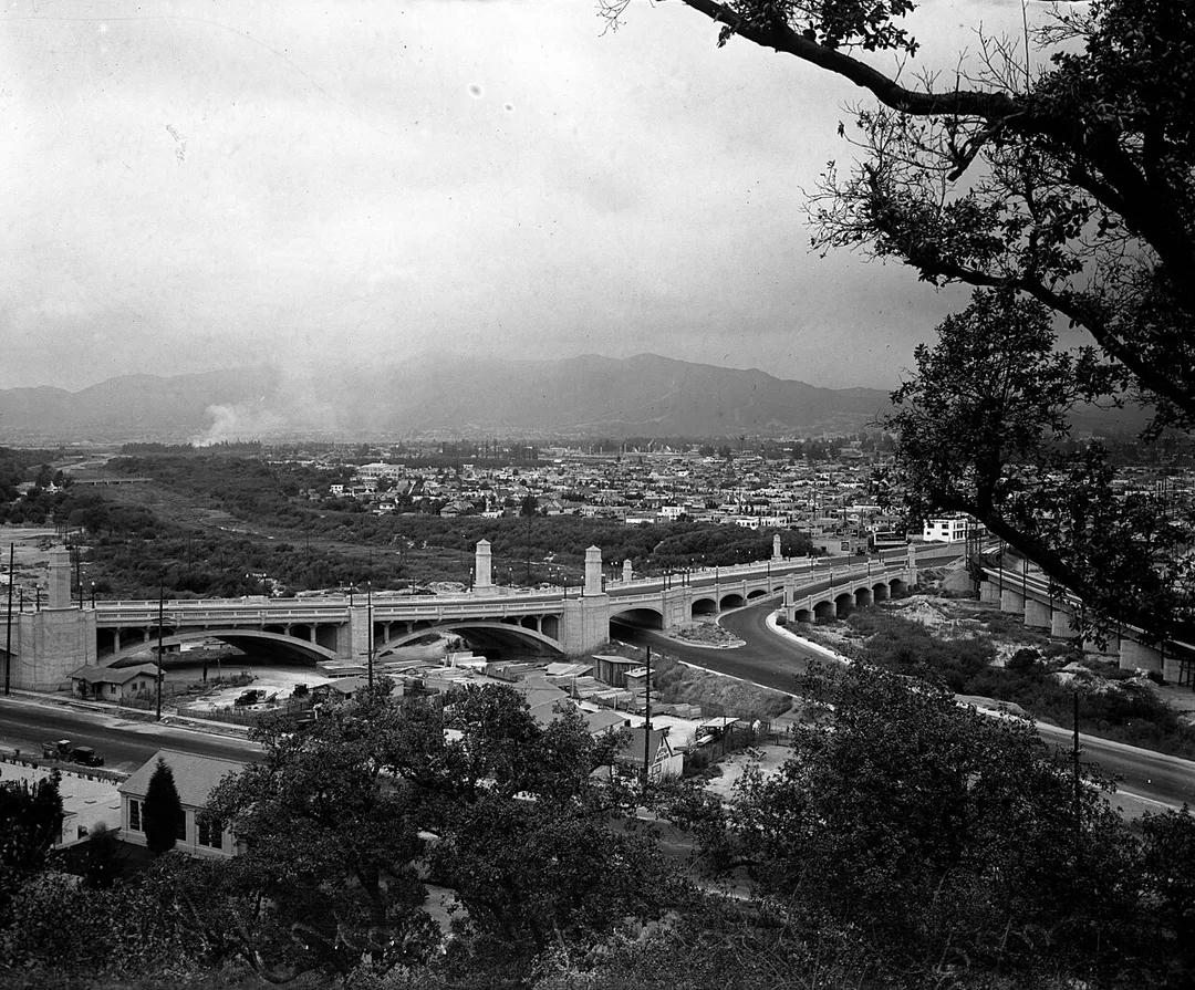 Title:  Panoramic view of Glendale-Hyperion bridge with the Los Angeles River and the hills, circa 1927
Publication:Los Angeles Times
Publication date:1927

https://digital.library.ucla.edu/catalog/ark:/21198/zz0002pkzt